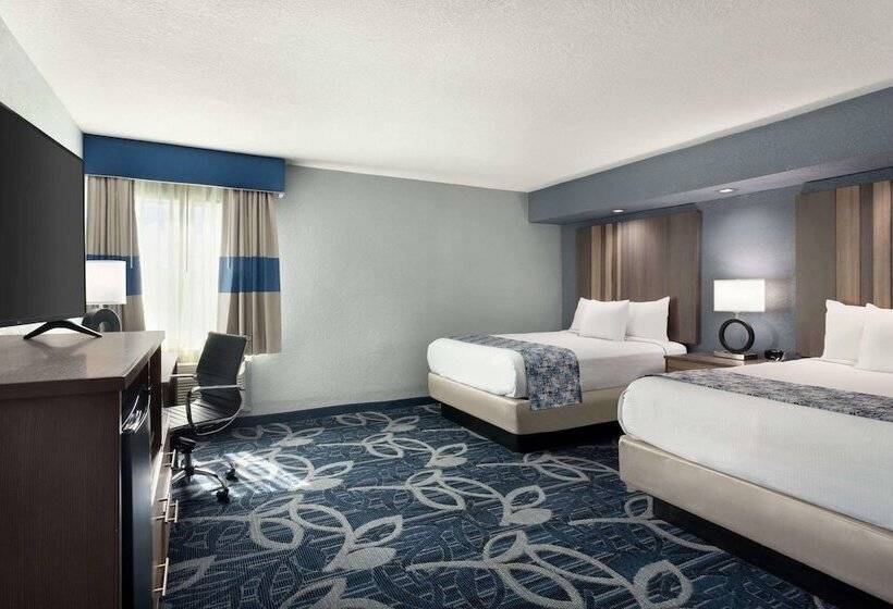 모텔 Baymont Inn & Suites Shawnee