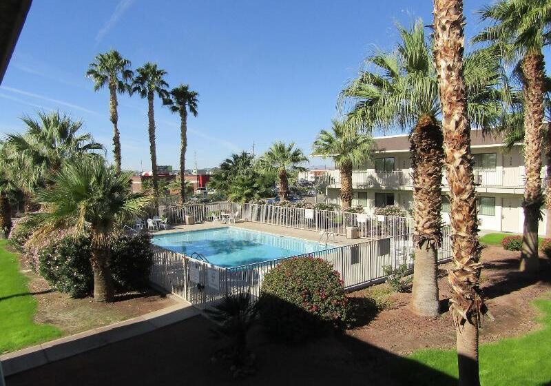 モーテル Budgetel Inn & Suites