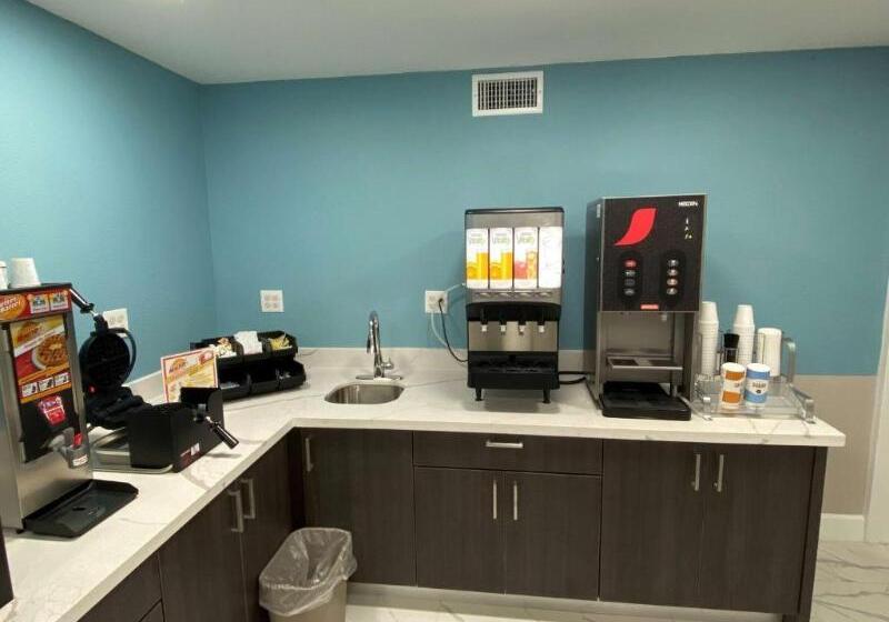 مُتل Days Inn By Wyndham Waco University Area