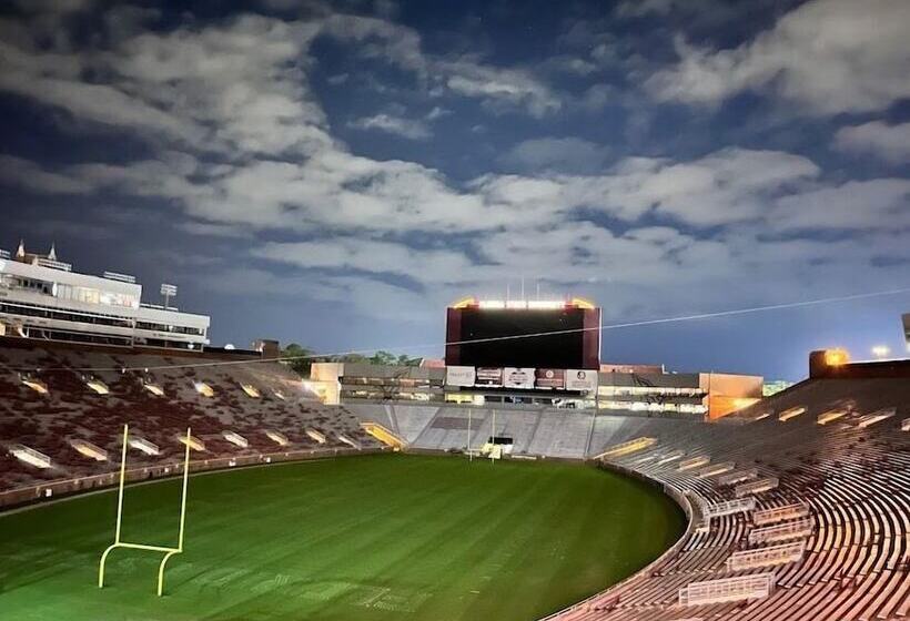 מוטל Loyalty Inn Tallahassee