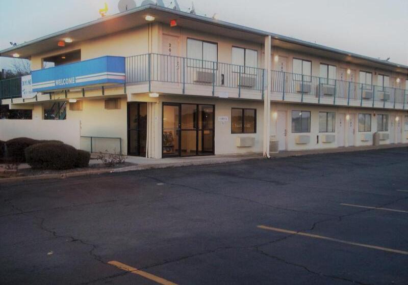 مُتل Skyline Inn