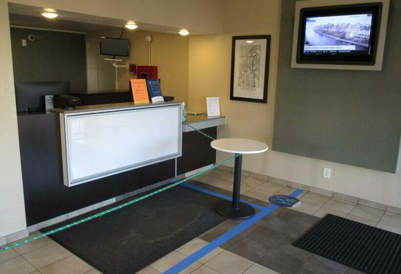 מוטל Travelodge By Wyndham Lansing