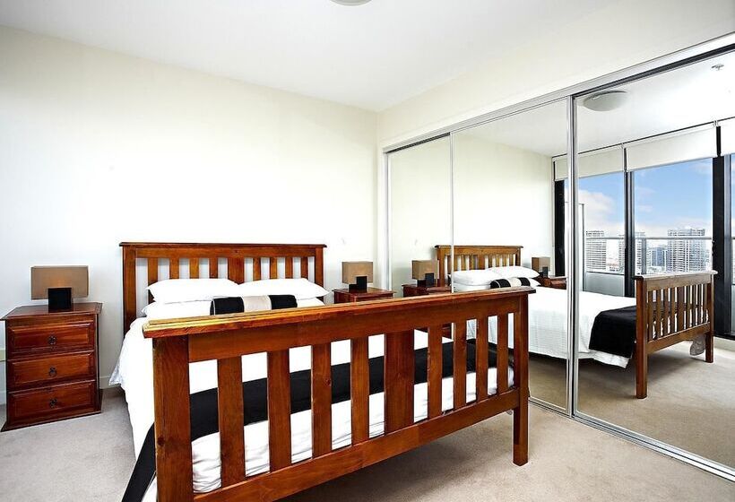Astra Apartments   Docklands