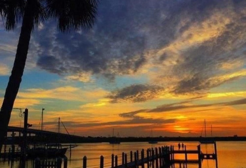 مبيت وإفطار Black Dolphin Inn