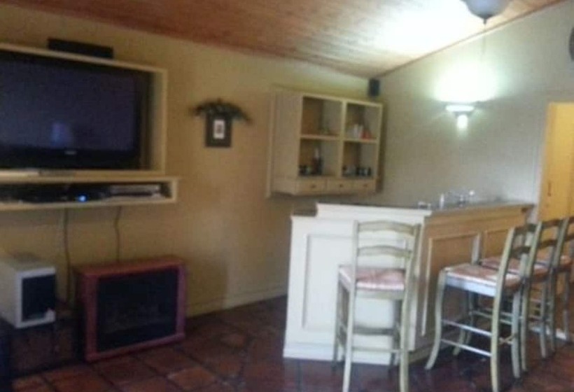 민박 Davis Mountains Inn