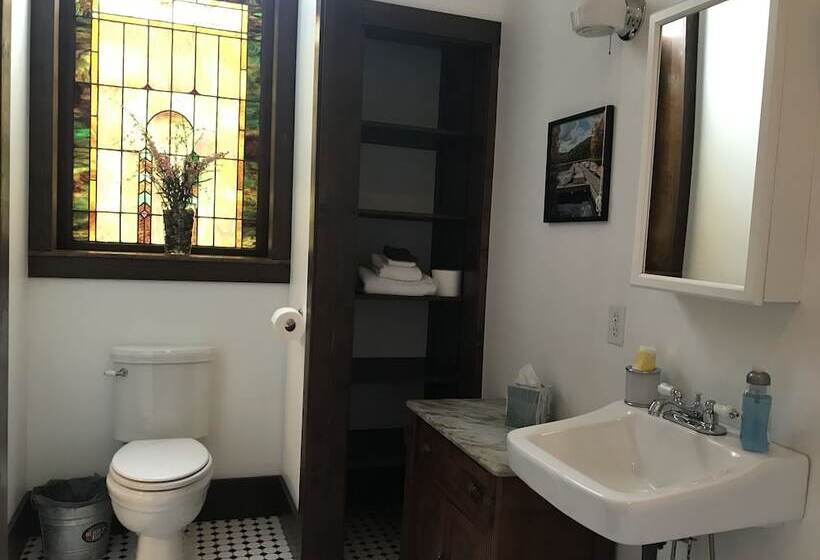 צימר Mcgrady Inn