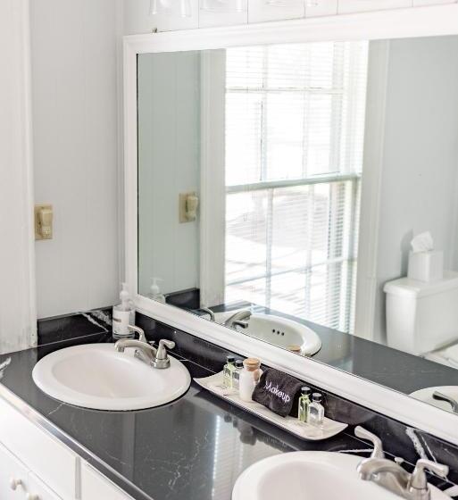 تختخواب و صبحانه Meadows Inn