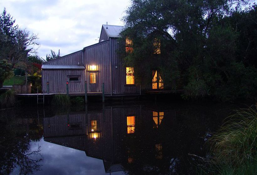 Bed and Breakfast Orongo Bay Homestead