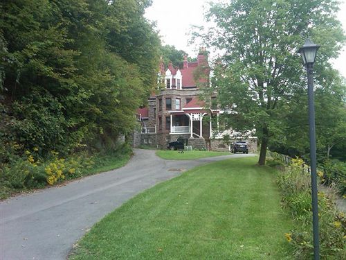 Bed and Breakfast Overlook Mansion