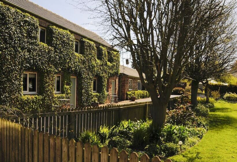 Bed and Breakfast The Poplars Rooms & Cottages