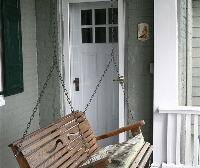 By The Side Of The Road Bed & Breakfast