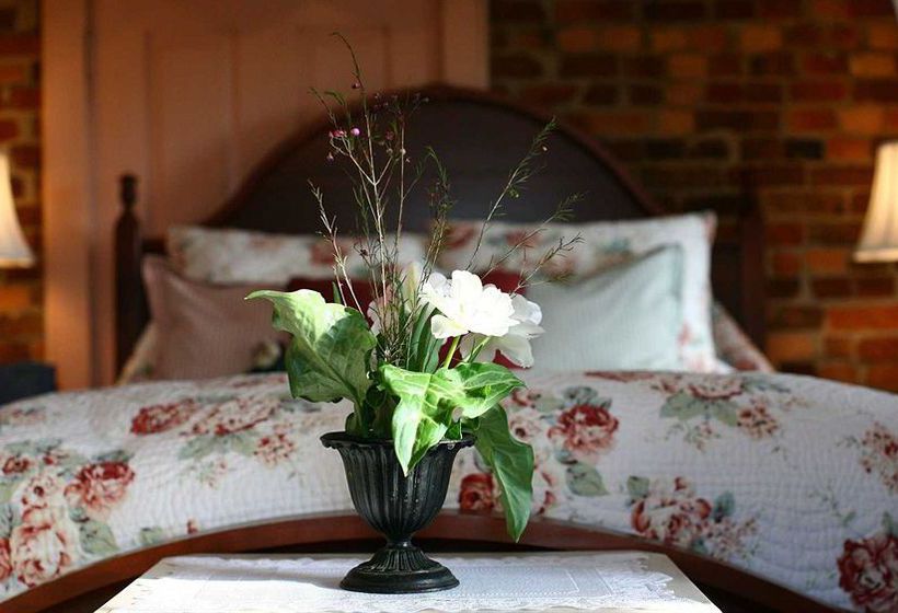 By The Side Of The Road Bed & Breakfast