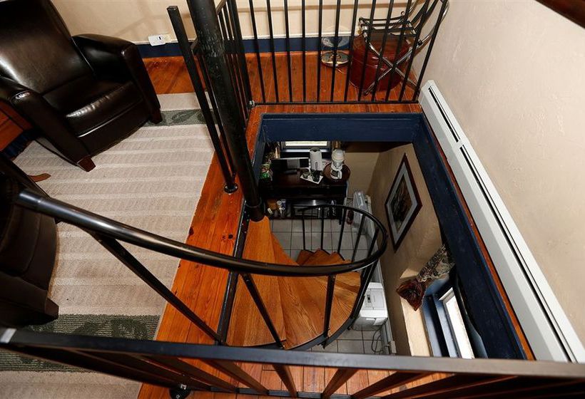 By The Side Of The Road Bed & Breakfast