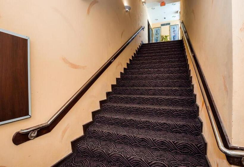 هتل Alupang Beach Tower