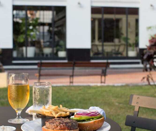 American Trade Hotel