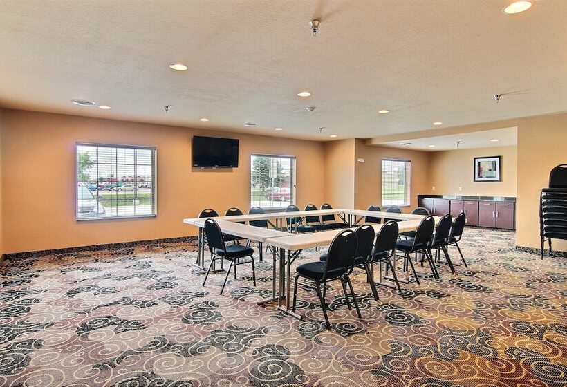 فندق Amerivu Inn And Suites   Crookston