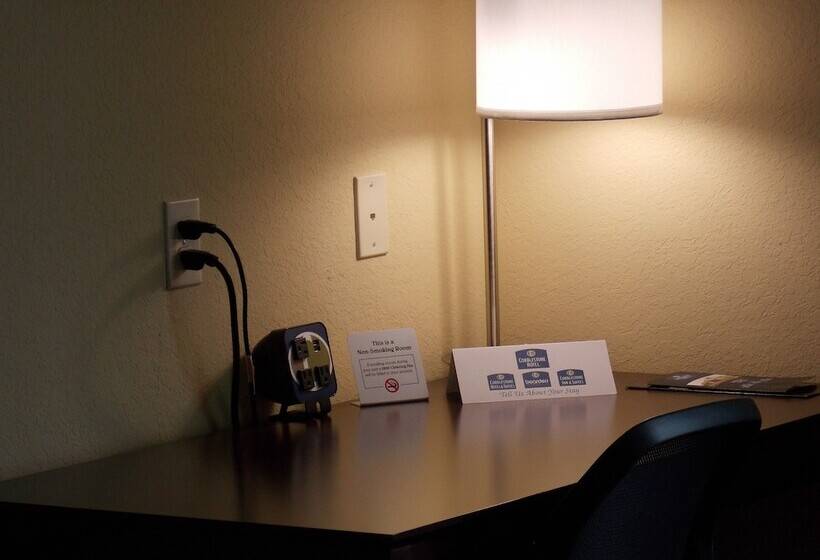 فندق Amerivu Inn And Suites   Crookston