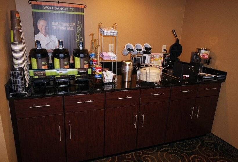 בית מלון כפרי Cobblestone Inn & Suites   Harper