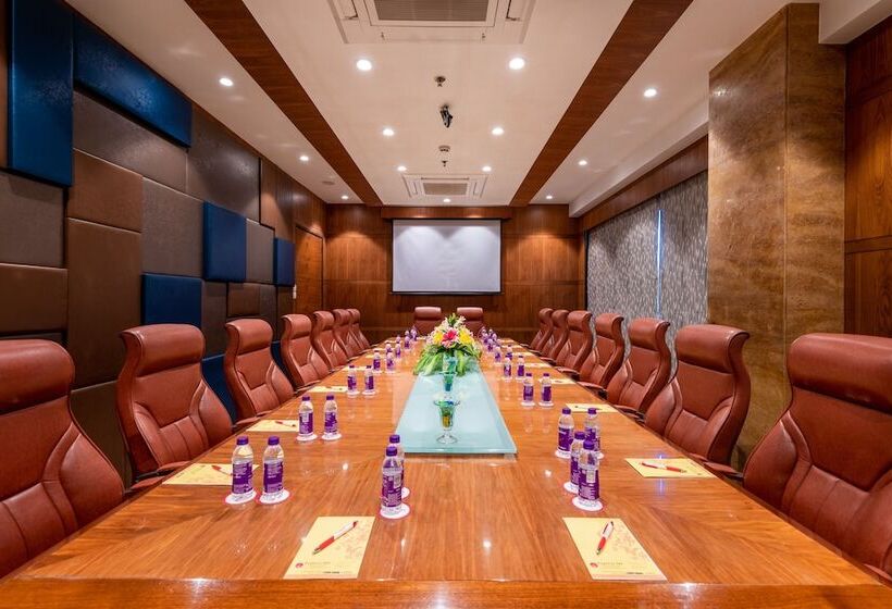 هتل Express Inn The Business Luxury