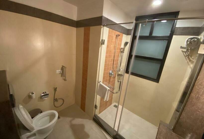 Fotos del hotel Leisure Inn Grand Chanakya:  11