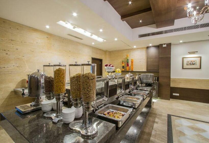 Fotos del hotel Leisure Inn Grand Chanakya:  14