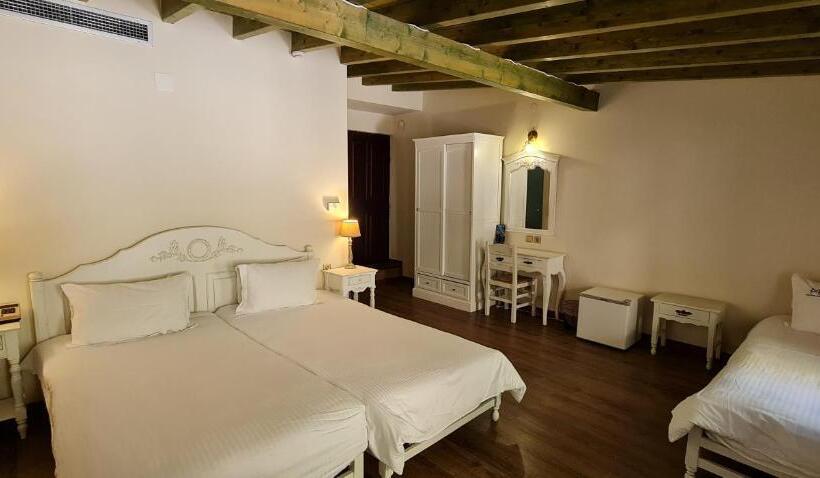 هتل Manthos Mountain Resort & Spa