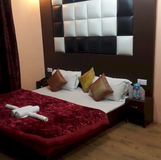 فندق New Prince Inn