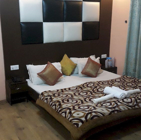 فندق New Prince Inn