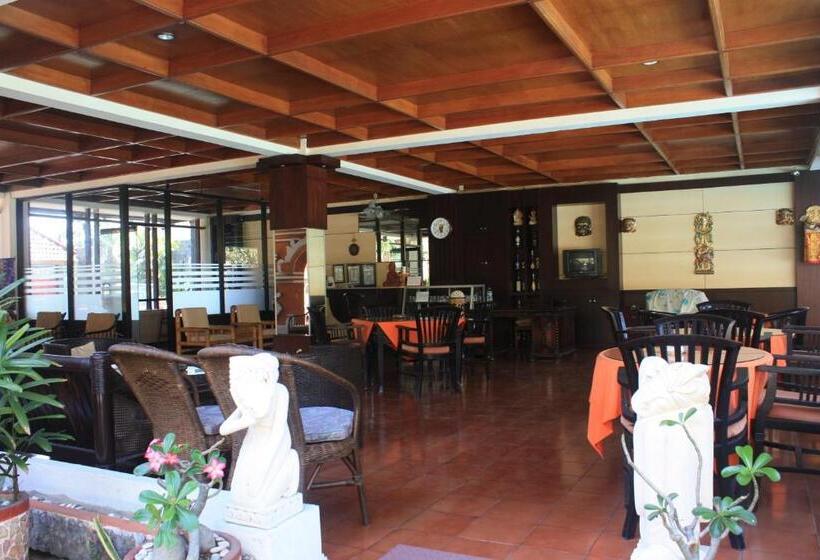 فندق Puri Naga Beachfront Cottages