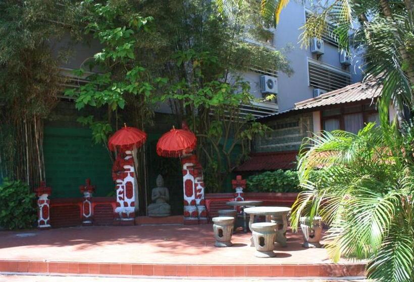 فندق Puri Naga Beachfront Cottages