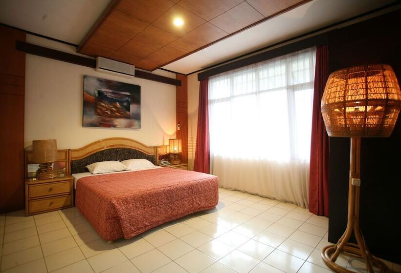 فندق Puri Naga Beachfront Cottages