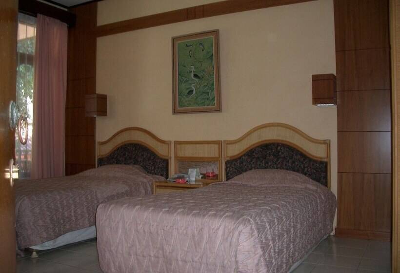 فندق Puri Naga Beachfront Cottages