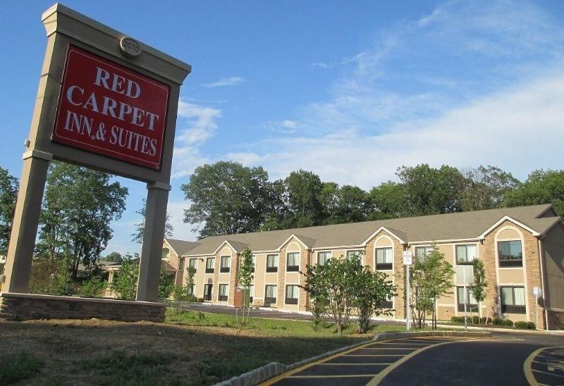 בית מלון כפרי Red Carpet Inn And Suites Monmouth Junction
