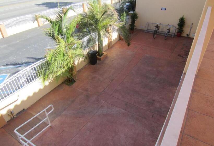 Отель Starlight Inn Canoga Park