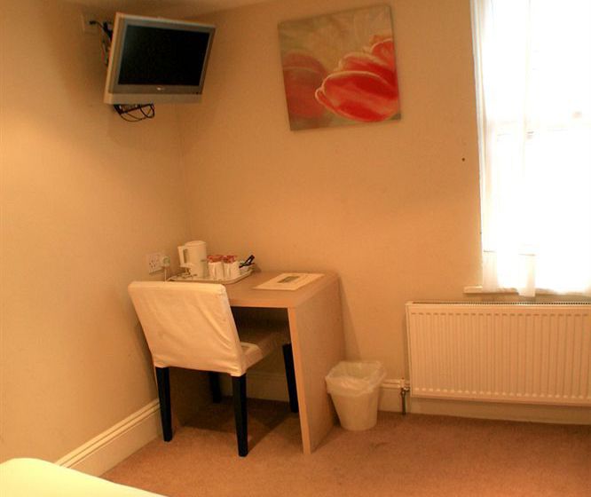 Отель The Kelvin Guest House