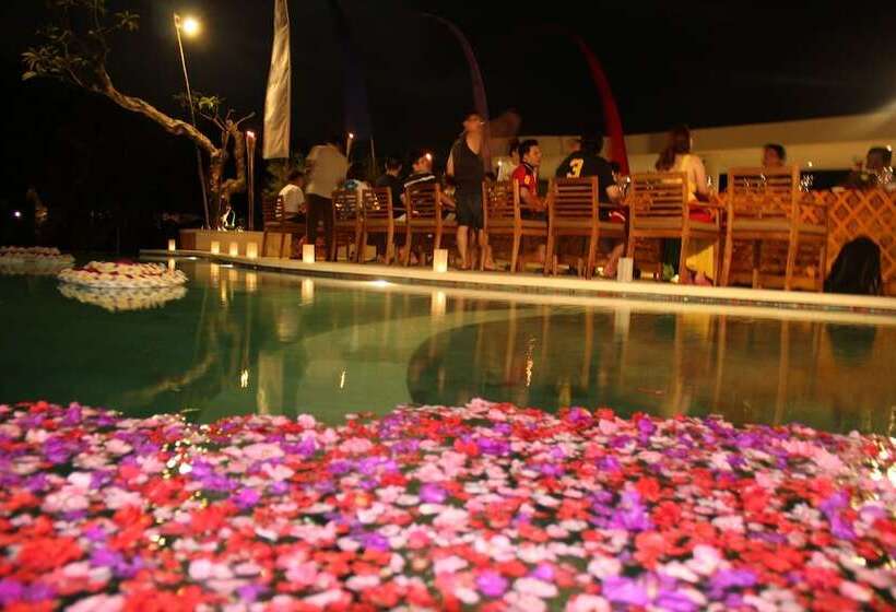 استراحتگاه Mahagiri Villas & Spa Dreamland