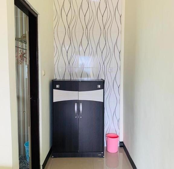 تختخواب و صبحانه Estevania Lodge Moni