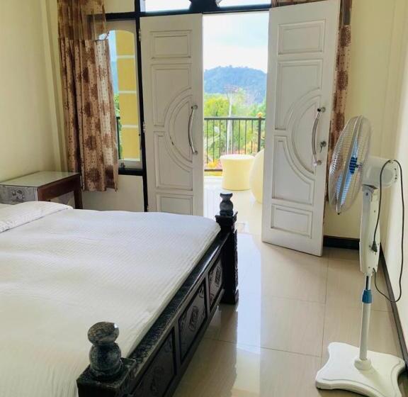 تختخواب و صبحانه Estevania Lodge Moni