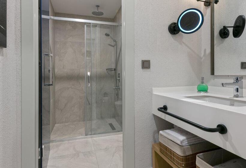 هتل A Suite Side