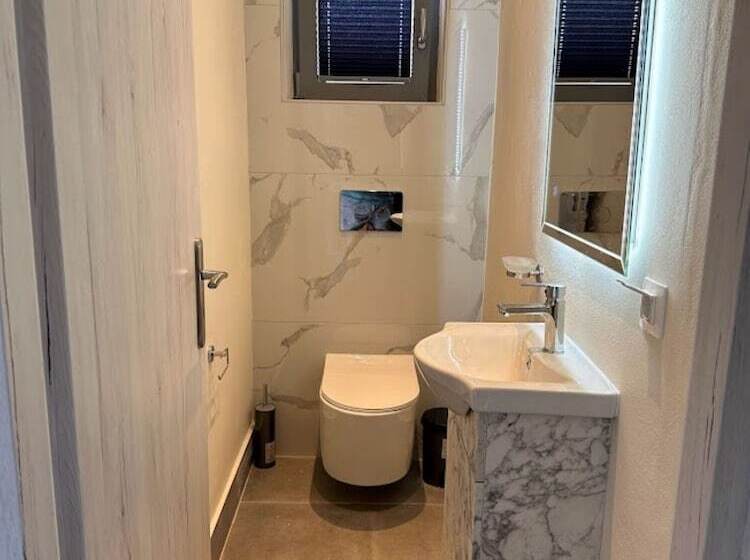 هتل Aqua Luxury Suites By Estia