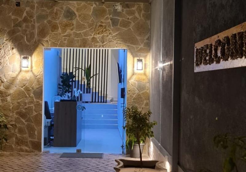 هتل Aqua Luxury Suites By Estia