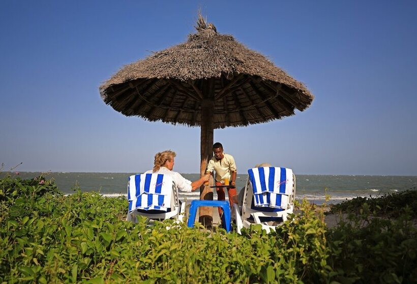 هتل Barry's Beach Resort