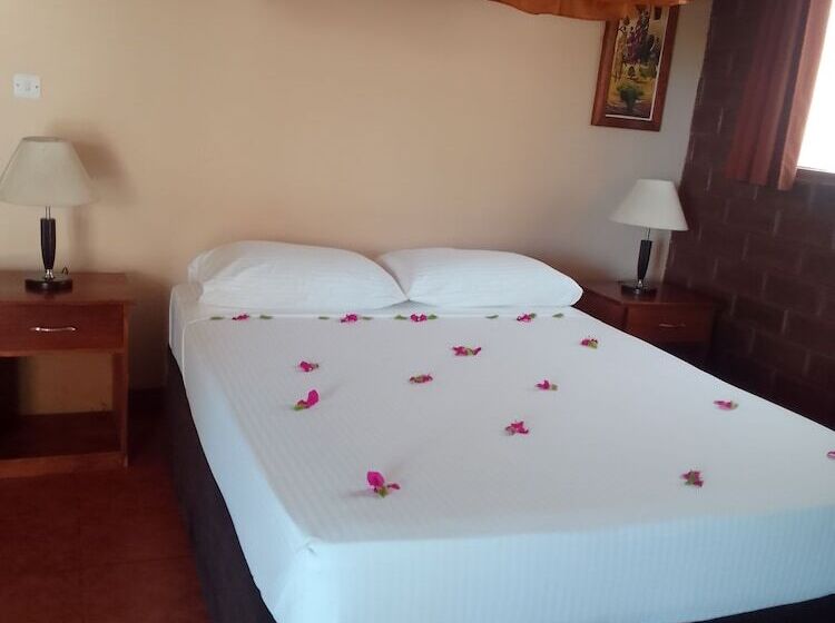 فندق Barry's Beach Resort