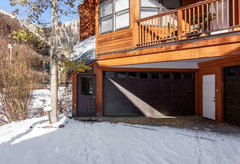 هتل Coronet Creek Retreat