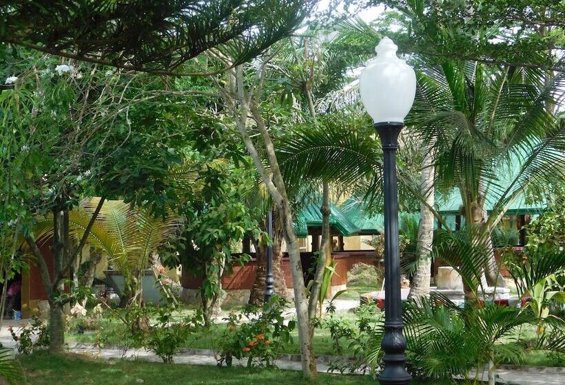 هتل Honeyland Beach Resort
