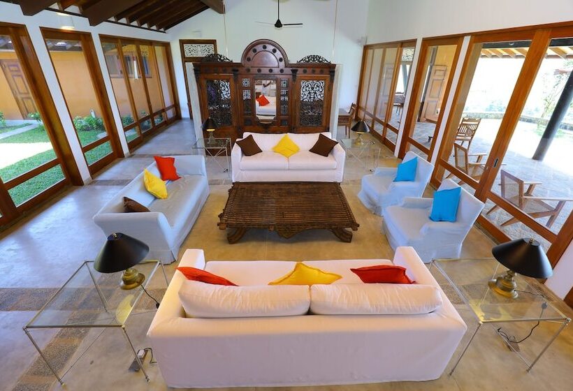 هتل The Bungalow, Makuludola Estate