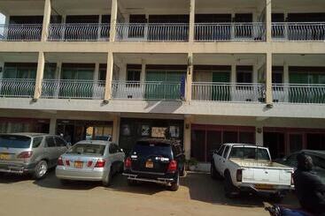 هتل Rwampara Suites