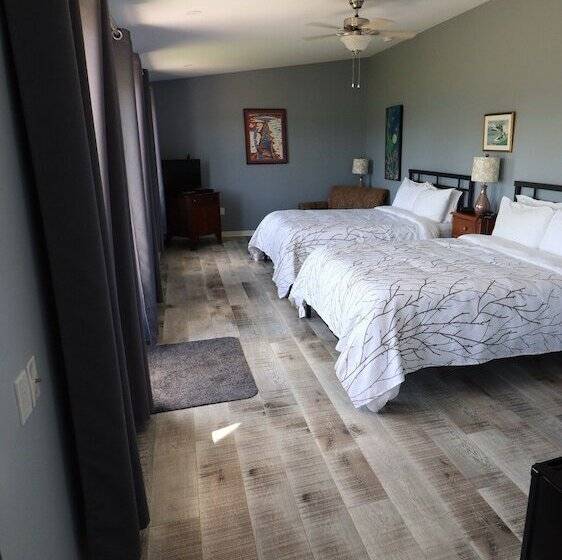 فندق Seawind Landing Country Inn