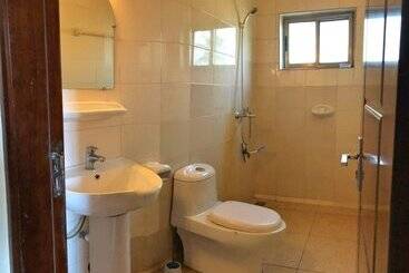 هتل Zone 5 House