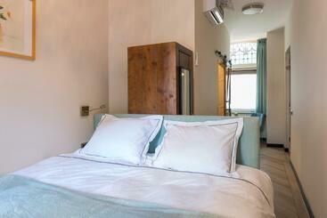 Hotspot Location, Wifi, Bed En Koffie Harmony Til